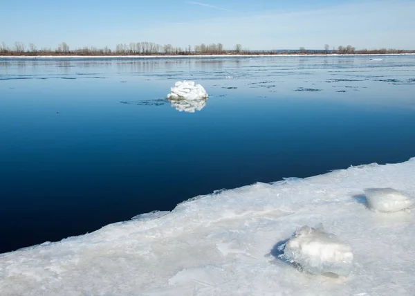 Весеннее Наводнение Ледяная Вода Ранний Источник Реке Россия Татарстан Кама — стоковое фото