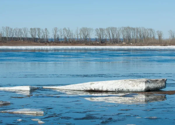 River Broken Ice Hummocks Ghiaccio Sul Fiume Primavera Paesaggio Close — Foto Stock