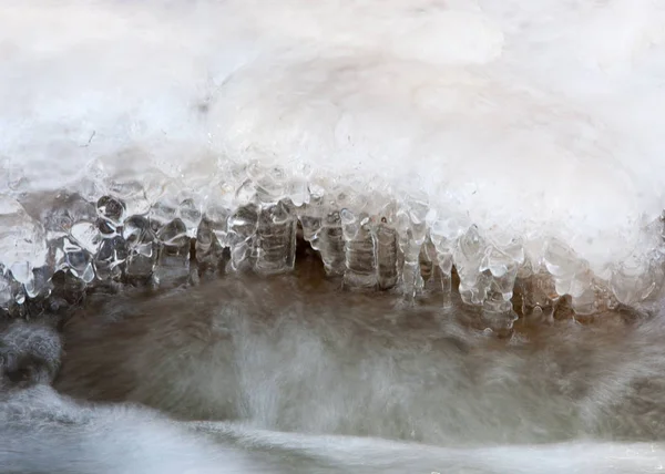 Agua Corriente Pequeño Río Principios Primavera Escena Primavera Paisaje Montaña —  Fotos de Stock