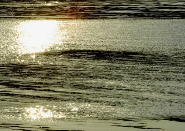 Doku Water Sunset Gündoğumu Güneş Suya Yansıyan — Stok fotoğraf
