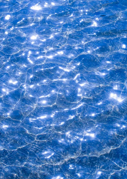 Textura Fundo Água Piscina Fotografada Sob Luz Contador Brilho Sol — Fotografia de Stock