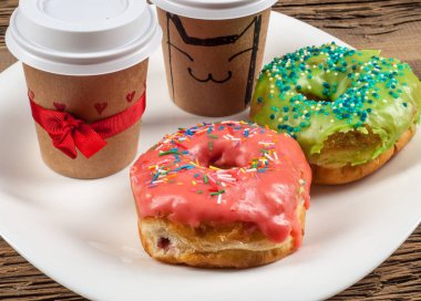 halka, hamur-çocuk, sinker, israf. genellikle bir top ya da halka şeklinde şekerli hamur küçük kızarmış kek.