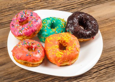 halka, hamur-çocuk, sinker, israf. genellikle bir top ya da halka şeklinde şekerli hamur küçük kızarmış kek.