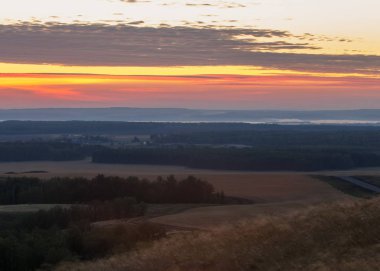 huş ağacı orman manzaralı dağ (gündoğumu gün batımında üzerinden)