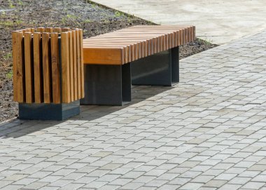 Doku, arka plan. Limanda Melekeska Nehri'nin kaldırımda