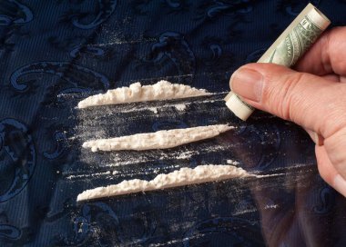 eroin, dinamit, at, eroin, kar. son derece bağımlılık bir analjezik ilaç kez etkinliklerinizi yasadışı bir şekilde öfori üreten bir uyuşturucu kullanılan morfin, elde.