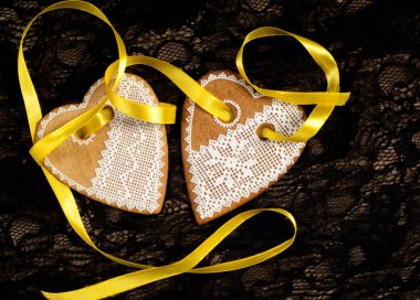 Yaban elması ve yaban elması. Malus, gülgiller (Rosaceae) familyasından bir elma ağacı cinsidir.