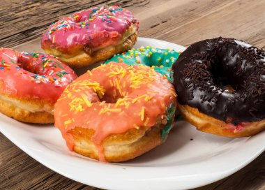 halka, hamur-çocuk, sinker, israf. genellikle bir top ya da halka şeklinde şekerli hamur küçük kızarmış kek.