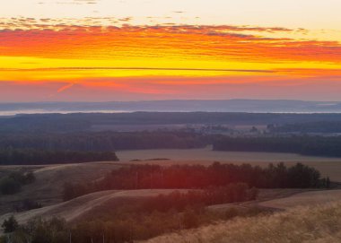 huş ağacı orman manzaralı dağ (gündoğumu gün batımında üzerinden)
