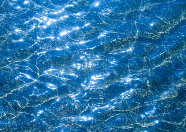 Textura Fundo Água Piscina Fotografada Sob Luz Contador Brilho Sol — Fotografia de Stock