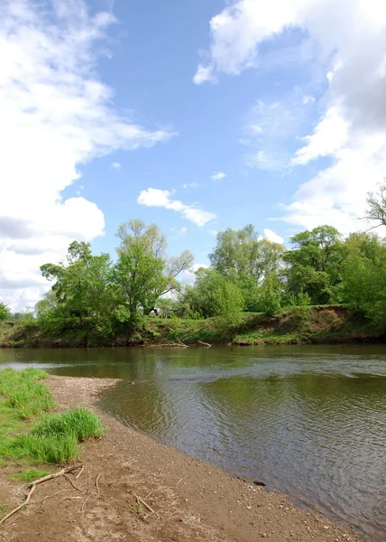 Zomer Hemel Wolken Rivier Panorama Een Zonnige Zomerdag Blauwe Hemel — Stockfoto