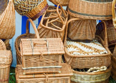 Willow twigs dokuma sepetleri. bir tutmak için kullanılan kapsayıcı veya araba