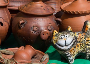 Doku, arka plan. Çanak çömlek. Tencere, yemekler ve diğer makaleler m