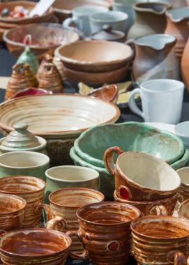 Doku, arka plan. Çanak çömlek. Tencere, yemekler ve diğer makaleler m