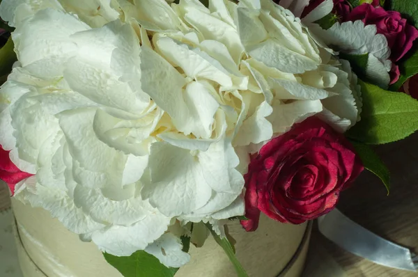 Gauss Bulanıklığı Tasarımcıları Beautiful Buket Çiçek Büyük Düğün Töreni Için — Stok fotoğraf