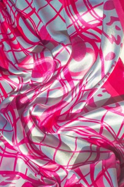 Arka plan doku ipek. Kumaş çelik rengi beyaz, kumaş kırmızı çizgiler ile boyanır. Zerafet ve kenarları karıştırma, bir katı yağlı kırmızı çerçeve içine a ince yapılı çizmek beyaz bir arka plan üzerine düşüyor.