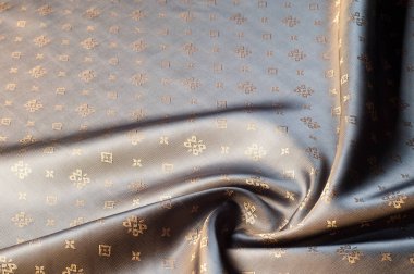 Doku arka plan deseni. Kahverengi ipek kumaş. Arka plan lüks kumaşlar ya da sıvı dalgalar ya da dalgalı kırışıklıklar. Pürüzsüz zarif altın ipek ya da içinde saten sepya tonlu. Retro tarzı