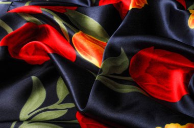 Doku, arka plan, desen. İpek kumaş laleler ile mavi, sarı ve kırmızı çiçek. Serin mavi suluboya lale ipeksi Vintage kumaş yarda olarak uzunluk