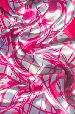 Arka plan doku ipek. Kumaş çelik rengi beyaz, kumaş kırmızı çizgiler ile boyanır. Zerafet ve kenarları karıştırma, bir katı yağlı kırmızı çerçeve içine a ince yapılı çizmek beyaz bir arka plan üzerine düşüyor.