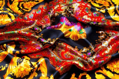 Arka plan doku, çizim. İpek kumaş. Sarı ve kırmızı renkler, Hint kumaş, ipek kumaş bahçesinde, çevresinde parlak desenleri ile kumaş baskılı ipek, baskılı kumaş Sanganery