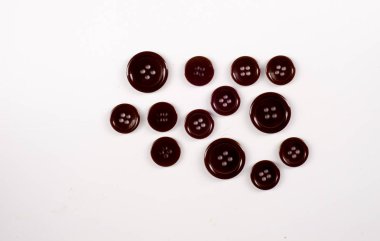 Doku, arka plan, desen. Giysiler için düğmeleri. Bu vintage plastik düğmeler topluluğudur... Plastik düğmeler, şaftlı düğmeleri, metal düğme, düz arka düğmeleri, cam düğmeleri, 