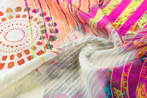 Doku arka plan görüntüsü, soyut desenli ipek kumaş. Renkli ipek kumaş yakın çekim. Filtre uygulanmış tonlu görüntü instagram tarzı. Fotoğraf ipek kumaş. Tekstil tasarımı. Kumaş boyama, boyama batik ipek
