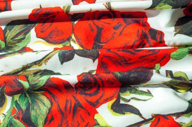 Doku, arka plan, desen. Kumaş ipek soyut desen. Kumaş üzerine boyalı gül vardır. Beyaz zemin üzerine kırmızı gül