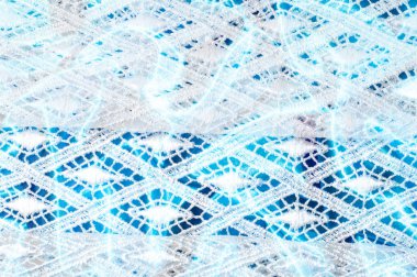 Doku arka plan deseni. Dantelli beyaz kumaş. Beyaz bir arka plan üzerinde el dantel. Beyaz Guipure, siyah bir arka plan üzerinde izole bir gelinlik için kumaş üzerine nakış