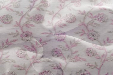 Doku, arka plan, desen. Pembe dantel beyaz arka plan üzerinde. Parlak pembe beyaz dantel ile. Çiçekler Lacy desenle. Doku pembe dantel arka plan, duvar kağıdı için kapalı