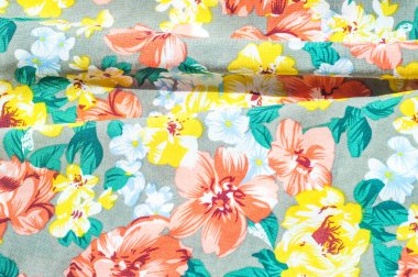 Doku, arka plan, desen. Kızın etek. Çiçek desenli ipek kumaş. Kırmızı sarı çiçekler