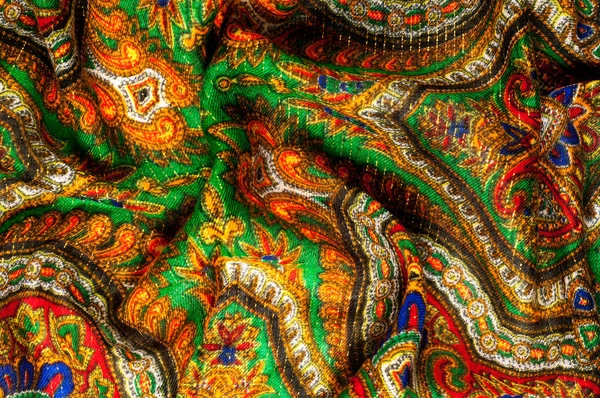 テクスチャ パターン 女性のスカーフ ショール 明るい色 ペイズリー インドをテーマに 服生地シルク 100 のファブリック — ストック写真