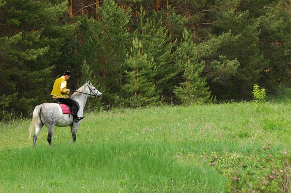 Человек в национальном костюме, татарин. Человек на лошадях. Национальный день Сабантуя
