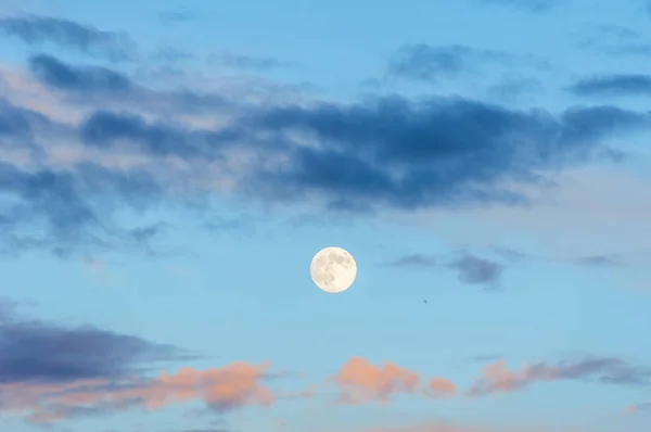 Kvällen Landskap Vid Solnedgången Himlen Med Fullmånen Svår Storm Moln — Stockfoto