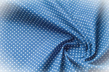 Doku arka plan deseni. İpek kumaş, mavi bir beze beyaz bezelye. Siyah bir arka plan üzerinde. Çiçek Tekstil veya kumaş. Kumaş dokusuna. Kumaş, tekstil, kumaş, dokuma malzeme,.