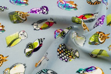 Doku, arka plan, desen. Kuşlar, bir baykuş, bir baykuş resmini ile ipek kumaş.