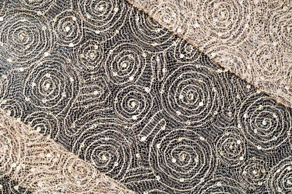 Doku, arka plan, desen. Dantel kumaş bej parıldıyor ile altın. Muhteşem ışıltılı çiçek dantel antik şekerleme renkli Edwardian dönemi ruhu içinde altın metalik iplik ile. 