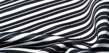 ipek çizgili kumaş. Siyah ve beyaz çizgiler. Bu güzel, s