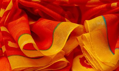 doku ipek, boyalı sarı çiçekler ile kumaş kırmızı arka plan 