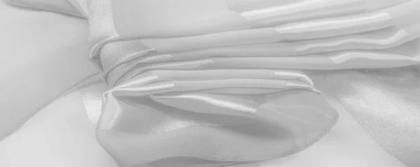 Tekstura, tło, biały jedwabny tkanina w paski z metalicznym s — Zdjęcie stockowe