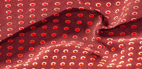Textur bakgrund, mönster, rött sidentyg med röda prickar — Stockfoto