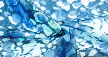 Dokulu tasarım, ipek kumaş, kadın eşarp, beyaz pembe kırmızı kaş