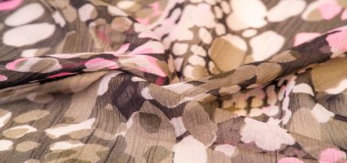 Dokulu tasarım, ipek kumaş, kadın eşarp, beyaz pembe kırmızı kaş