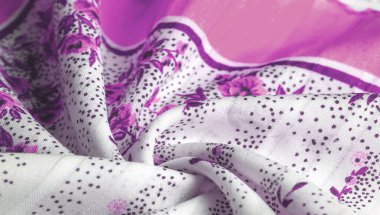 Doku arka planı, kadın şal. beyaz bir bac sarı çiçekler