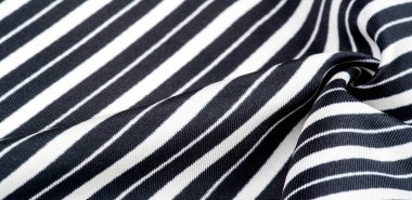  ipek çizgili kumaş. Siyah ve beyaz çizgiler. Bu güzel, s