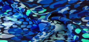 Dokulu tasarım, ipek kumaş, kadın eşarp, beyaz pembe kırmızı kaş