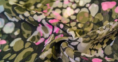 Dokulu tasarım, ipek kumaş, kadın eşarp, beyaz pembe kırmızı kaş