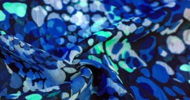 Dokulu tasarım, ipek kumaş, kadın eşarp, beyaz pembe kırmızı kaş