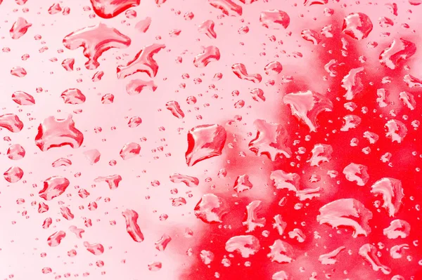 Chuva de verão, gotas de água na pintura do carro. uma pequena rodada ou p — Fotografia de Stock