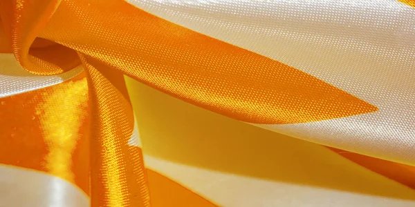 Textura, fundo, padrão, seda amarelo e branco crepe respiração — Fotografia de Stock