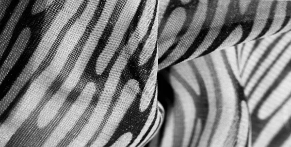 Texture, sfondo, modello, carta da parati. Tessuto di seta bianco nero — Foto Stock